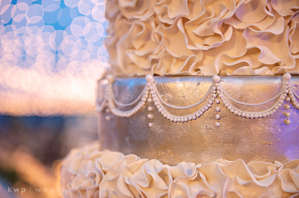 Sugar suite details on wedding cakes 