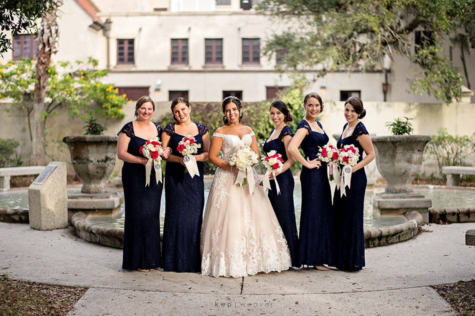 bride and her bridesmaids 