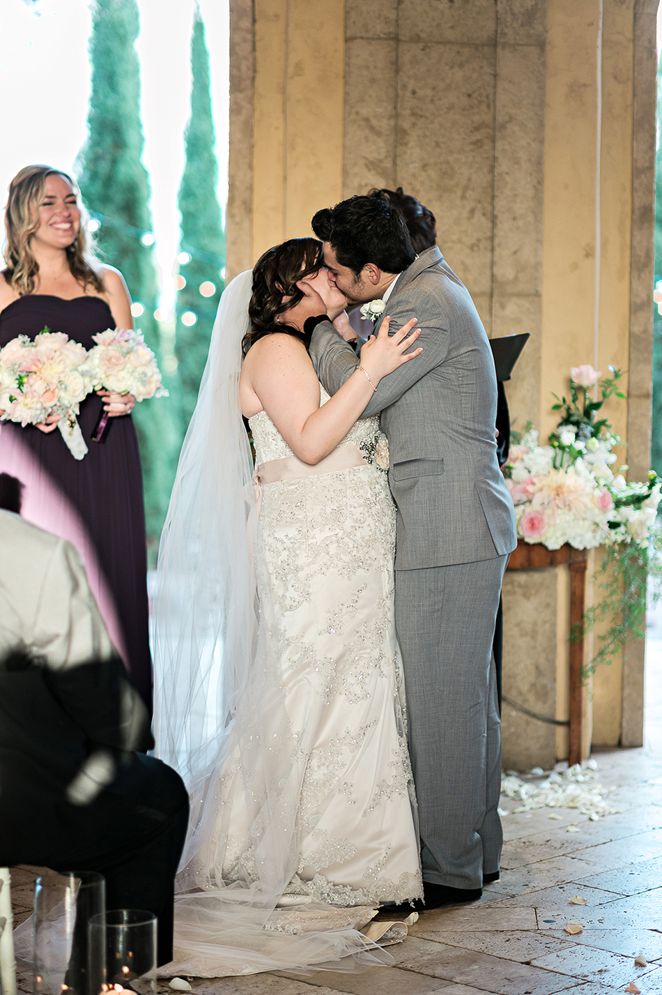 outdoor ceremony first kiss