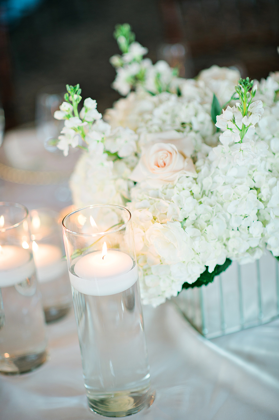 white reception floral centerpiece