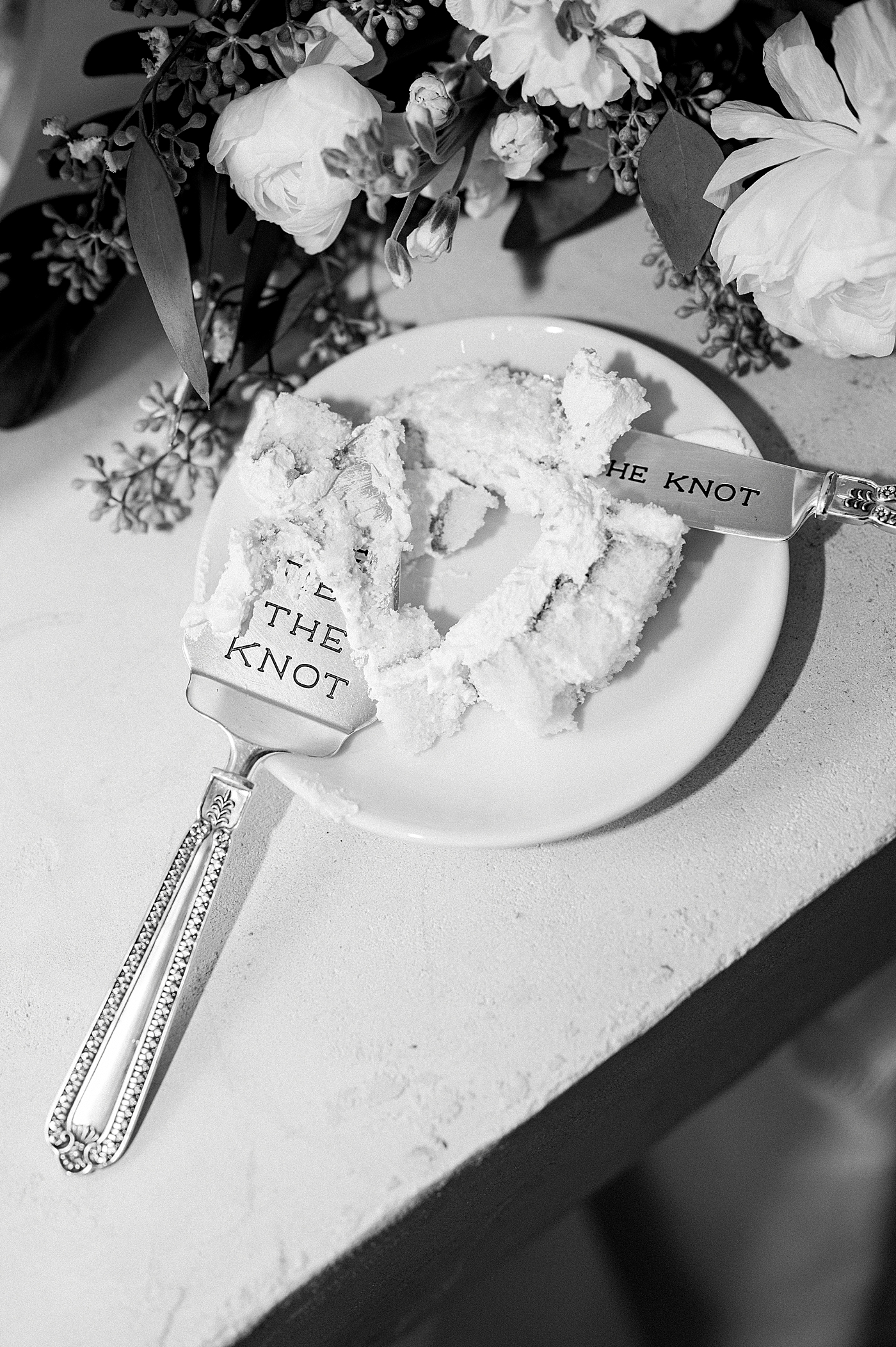 Tie the knot cake cutters