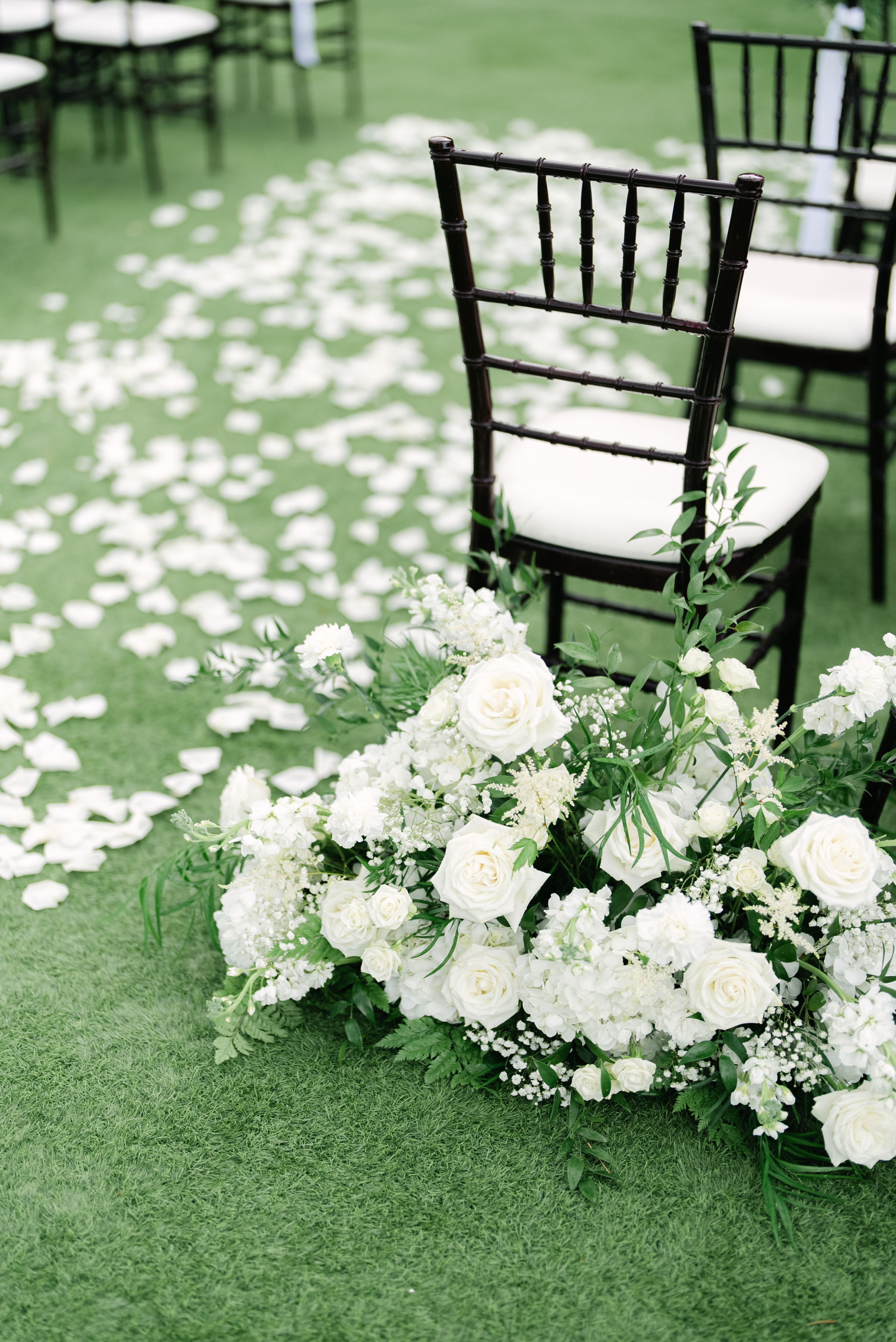 simple outdoor wedding flowers