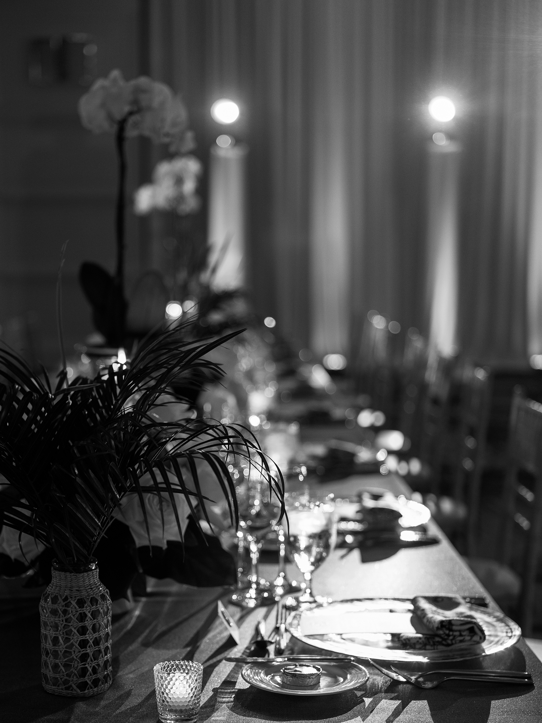 black and white tropical and elegant tablescape details at wedding reception