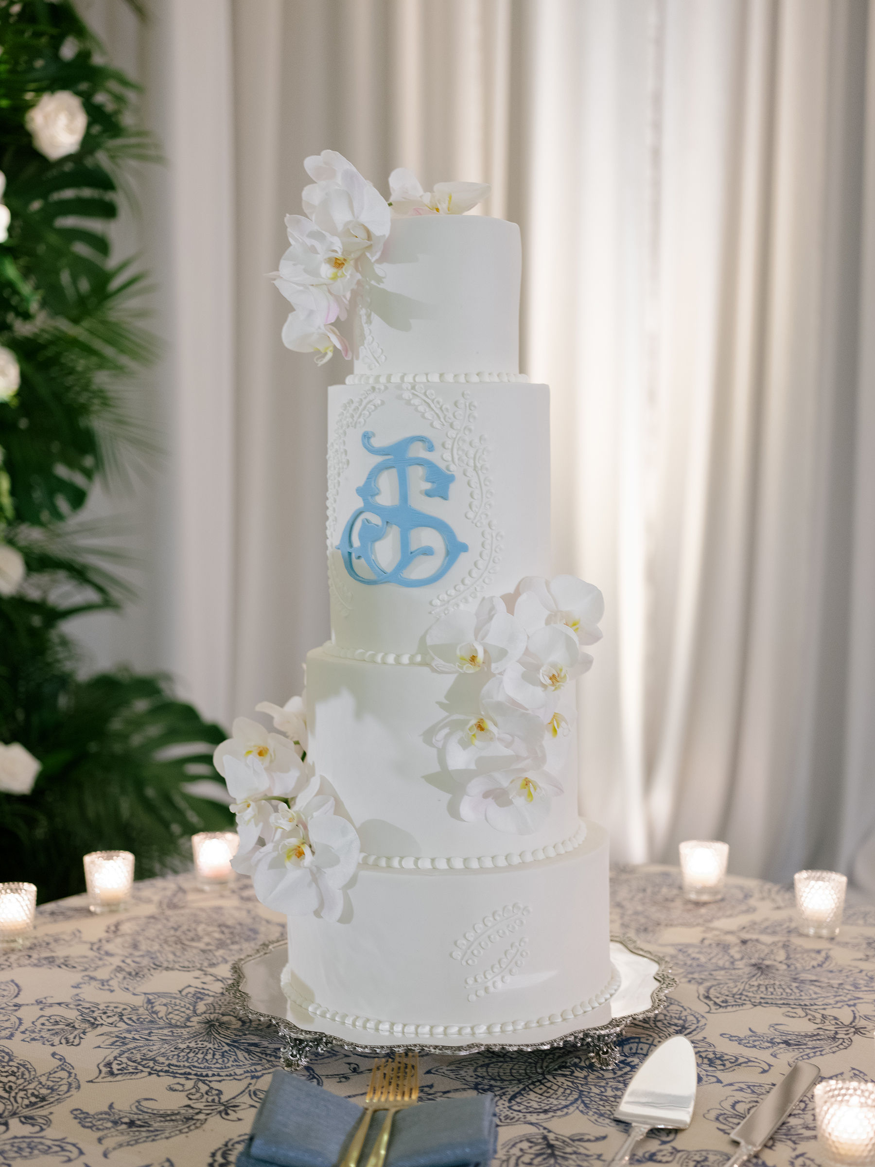 tropical wedding cake with orchid details