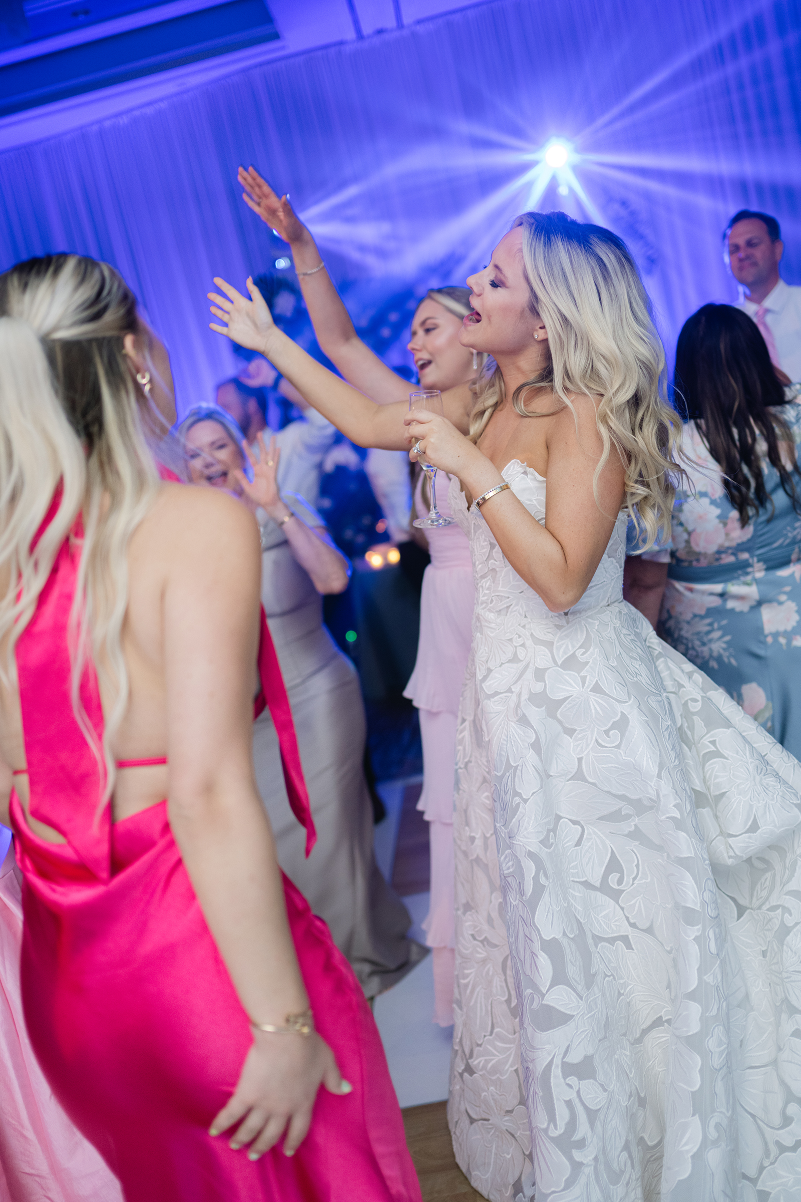 wedding guests during reception inspo