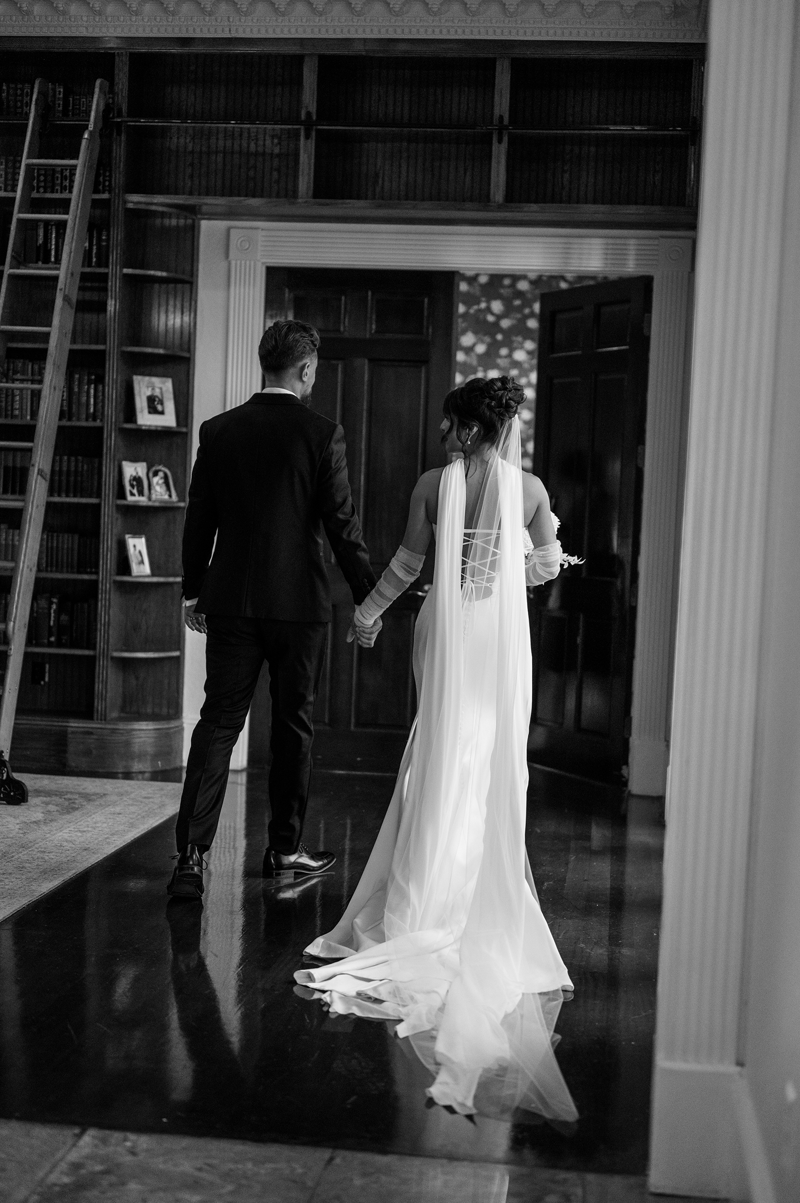 black and white portrait ideas of bride and groom