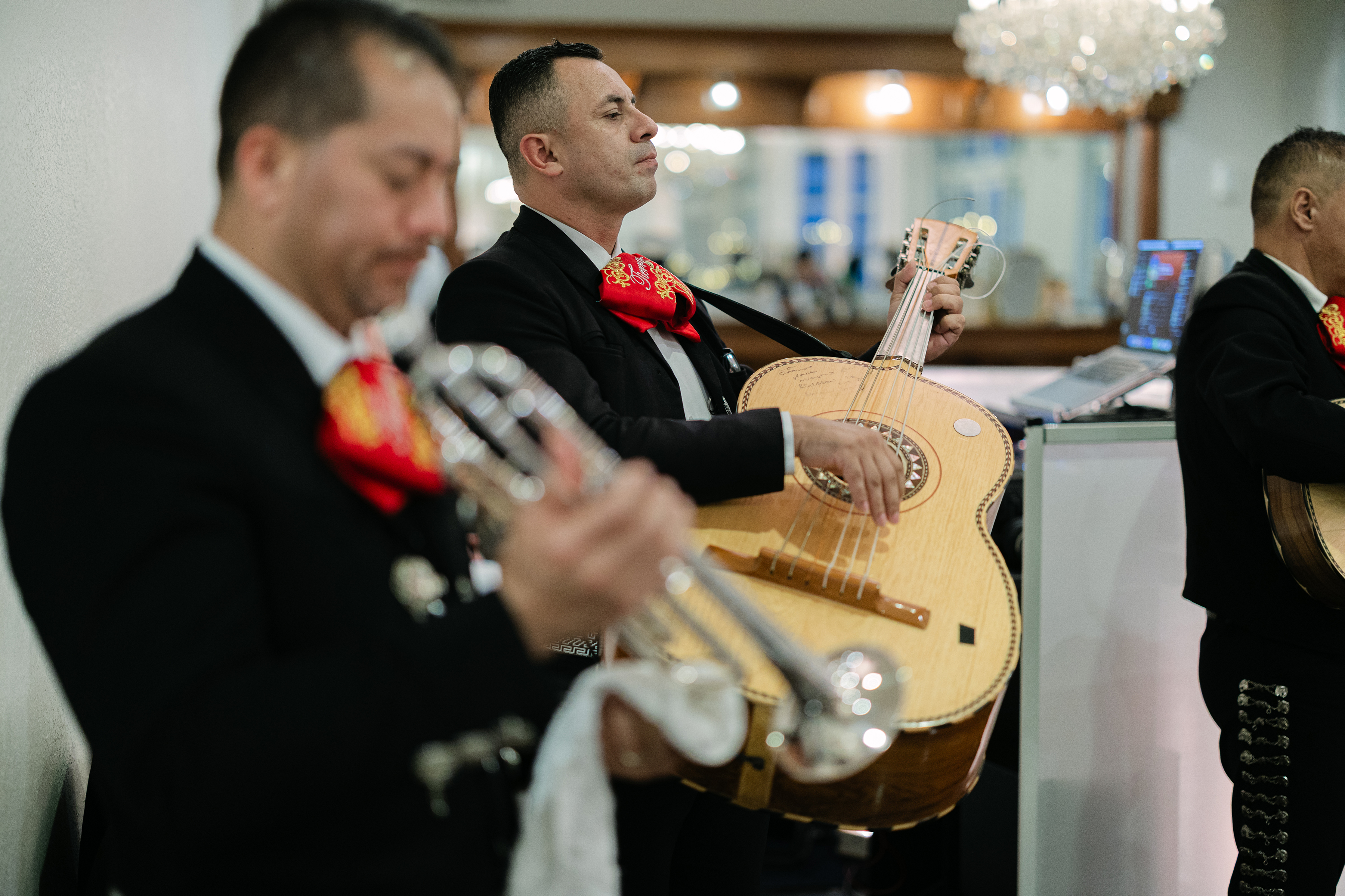 mariachi band for wedding