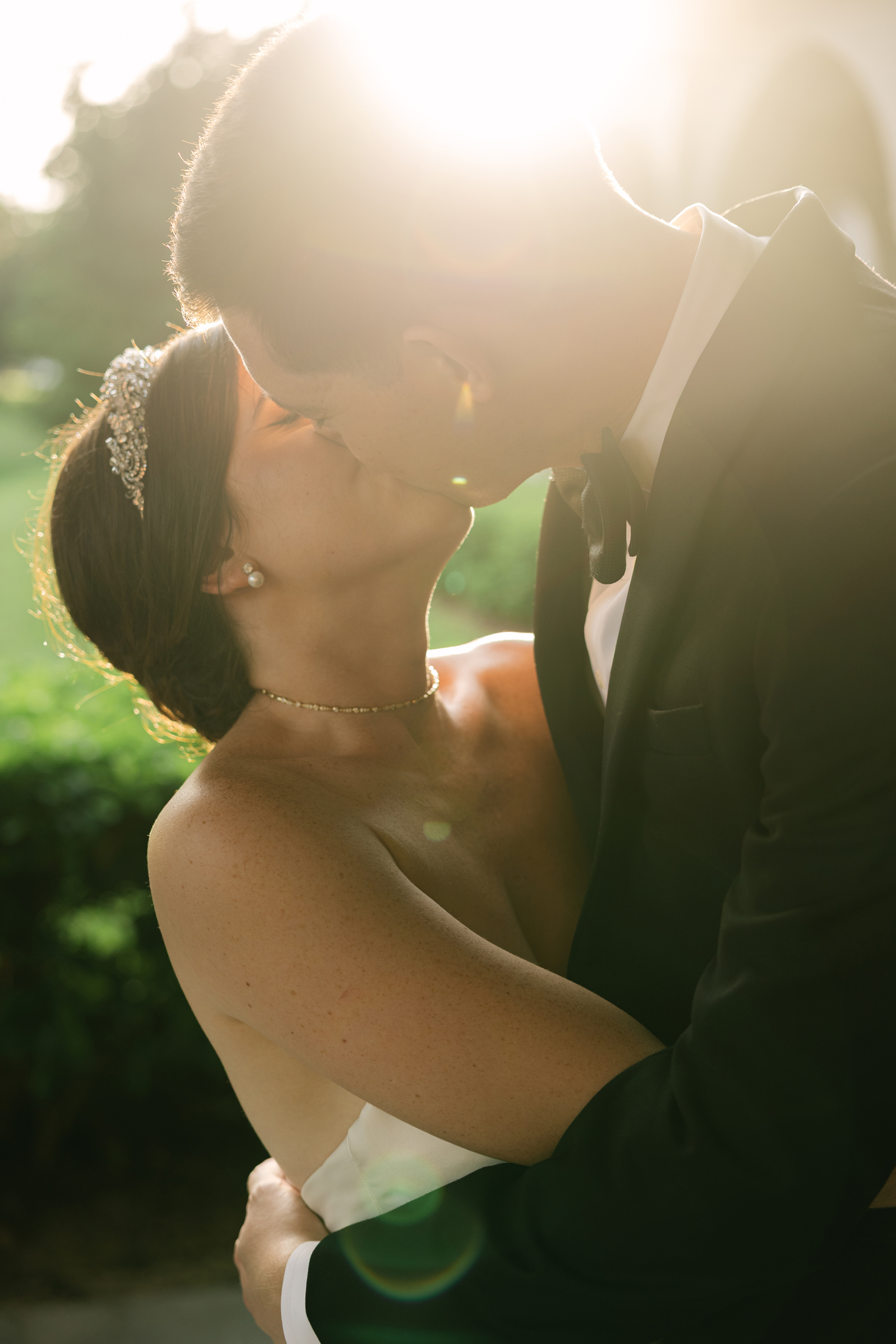 dreamy and elegant wedding pictures of bride and groom