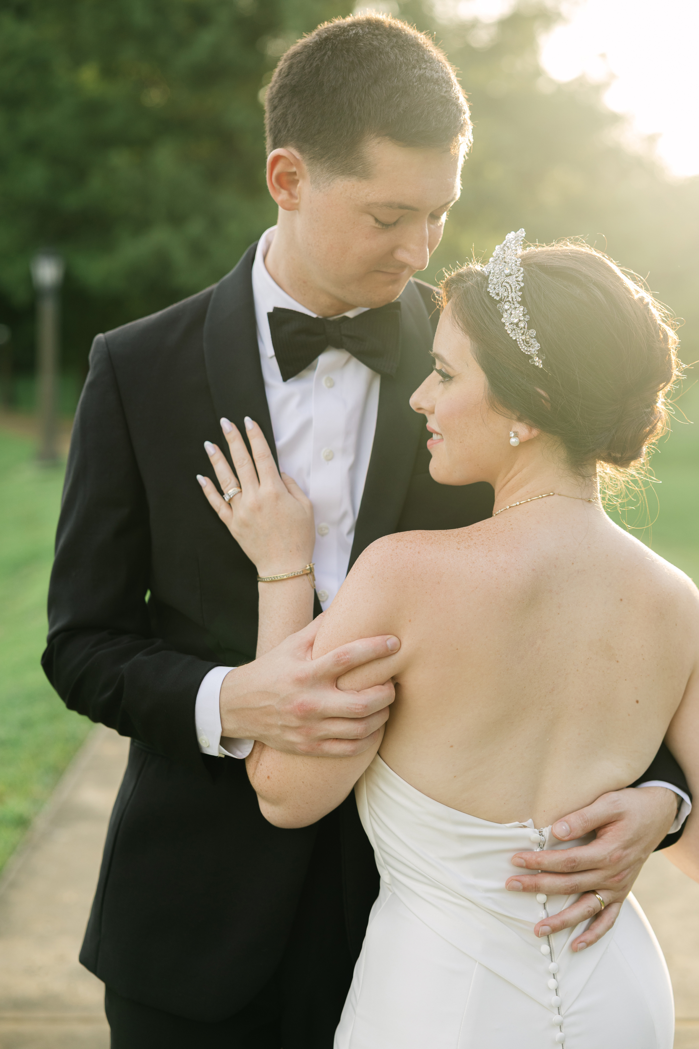 dreamy and elegant wedding pictures of bride and groom