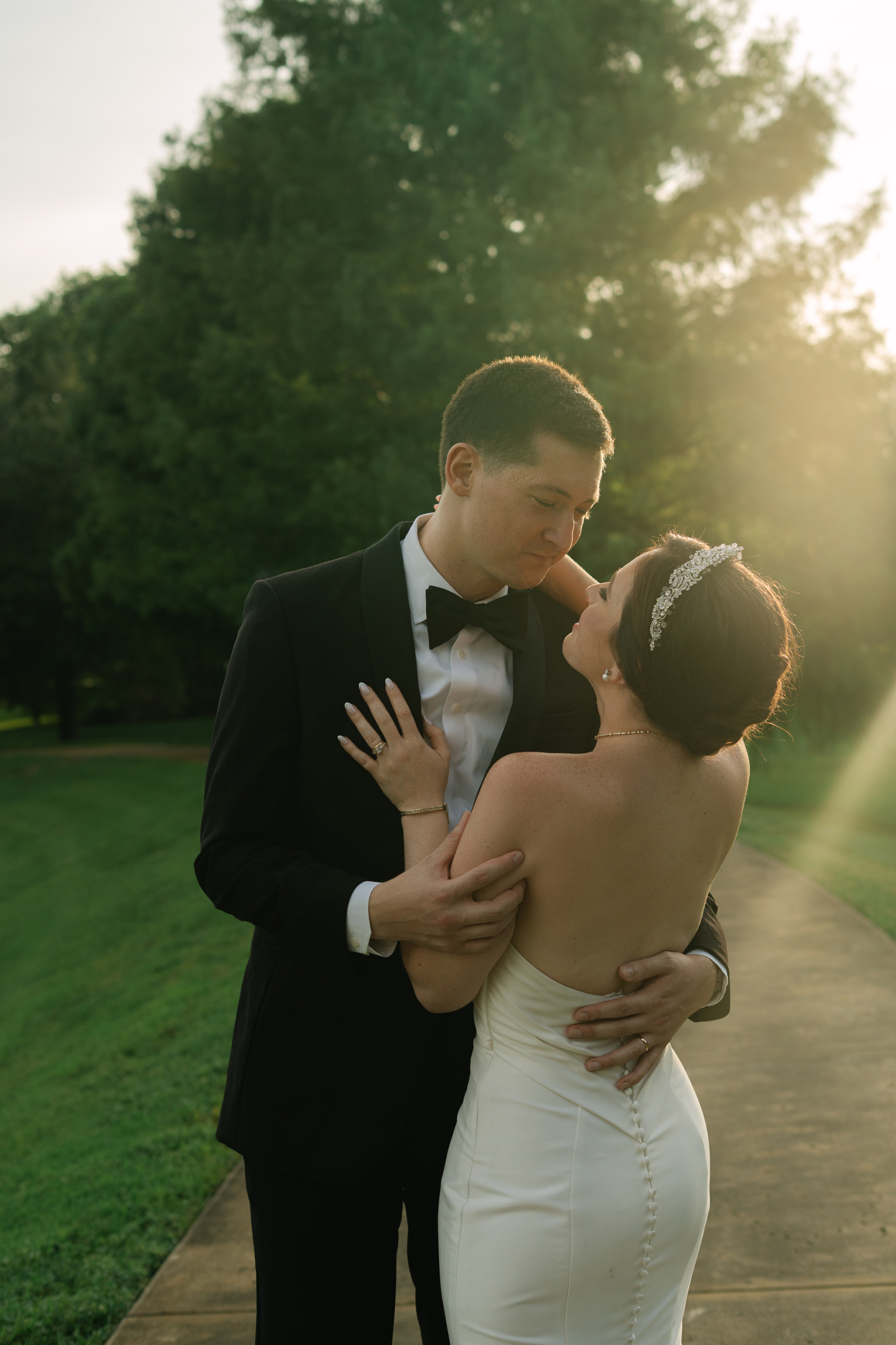 dreamy and elegant wedding pictures of bride and groom