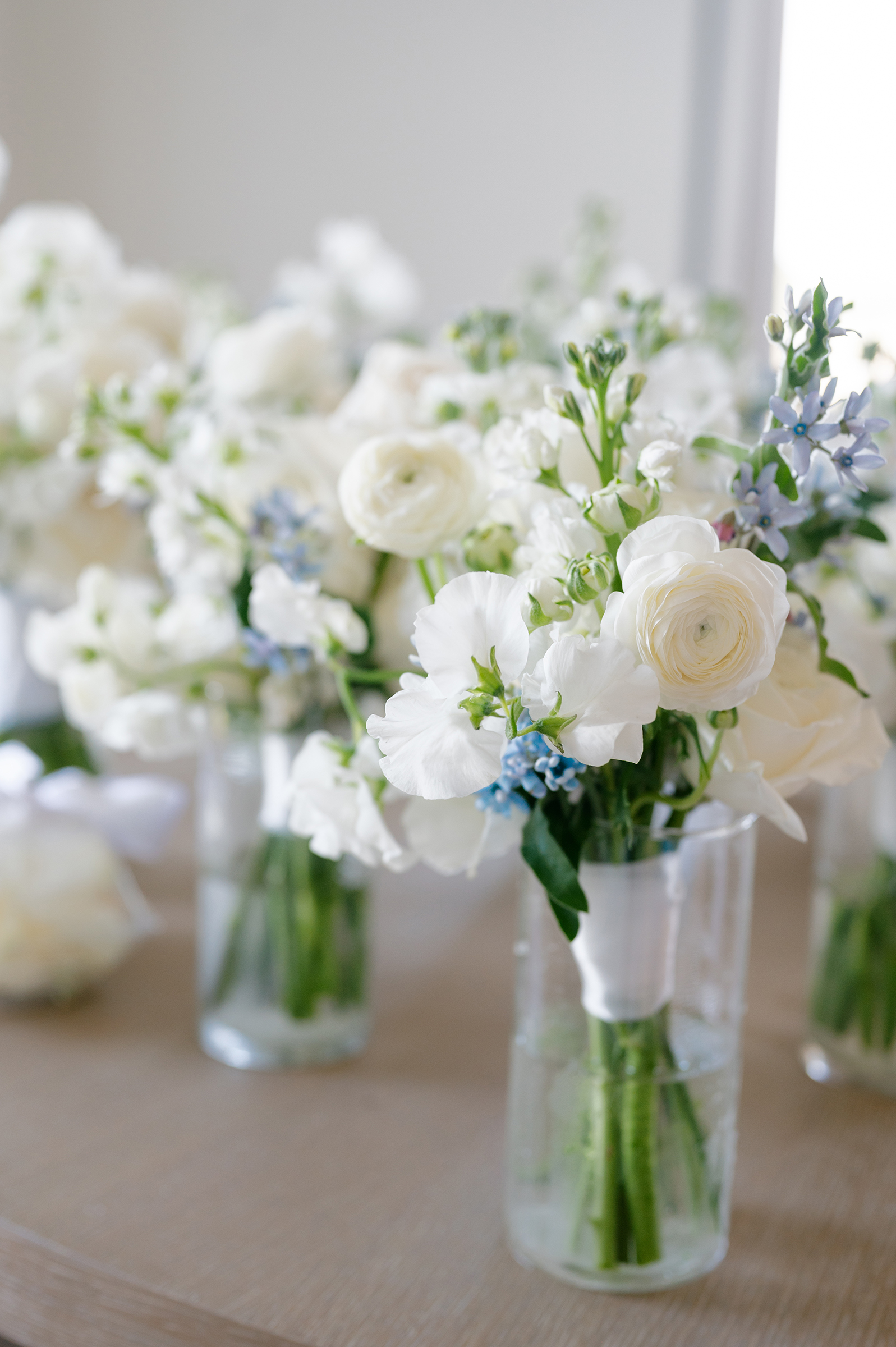 white and blue wedding bouquets