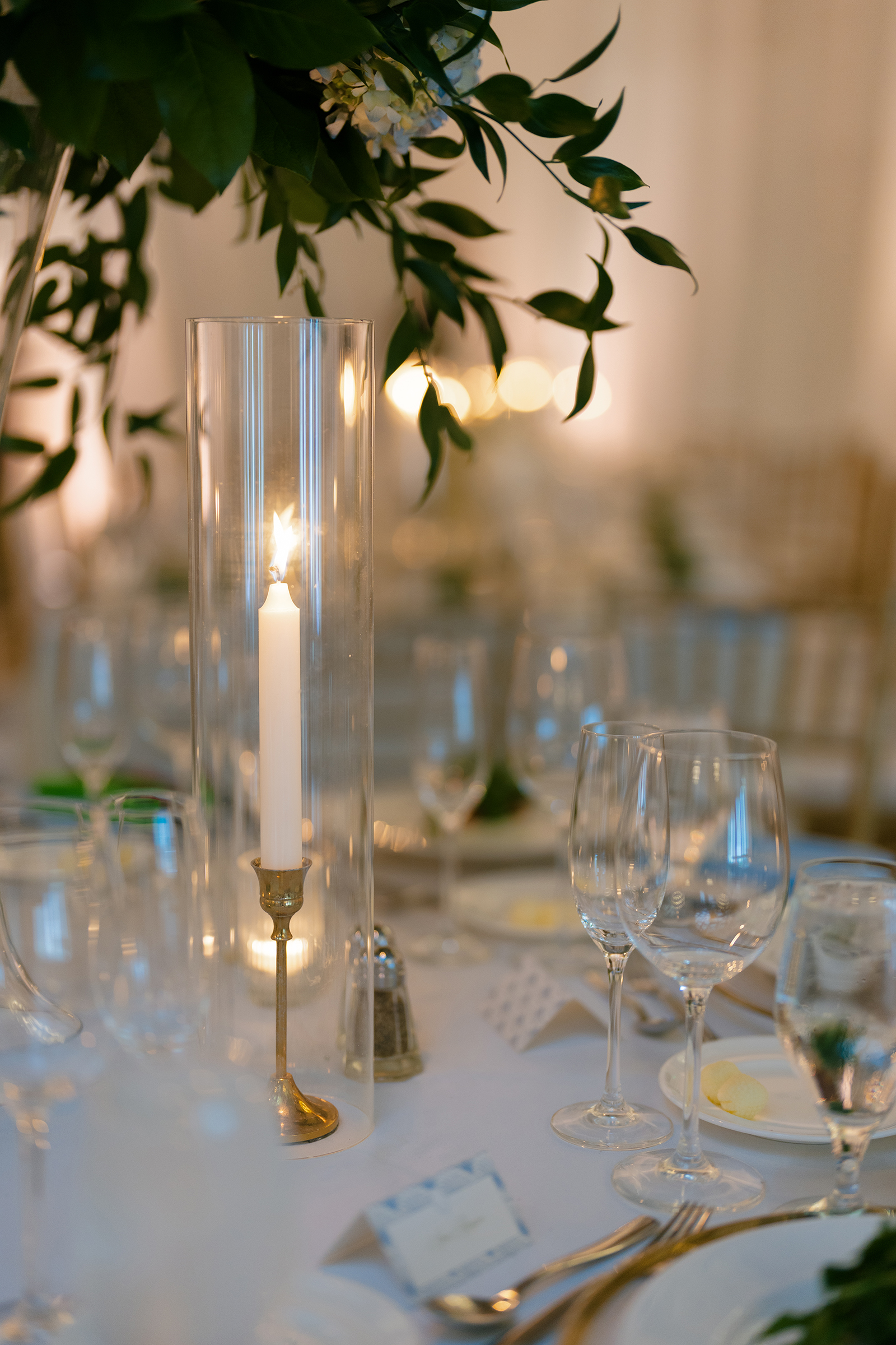 natural and elegant wedding reception tablescape