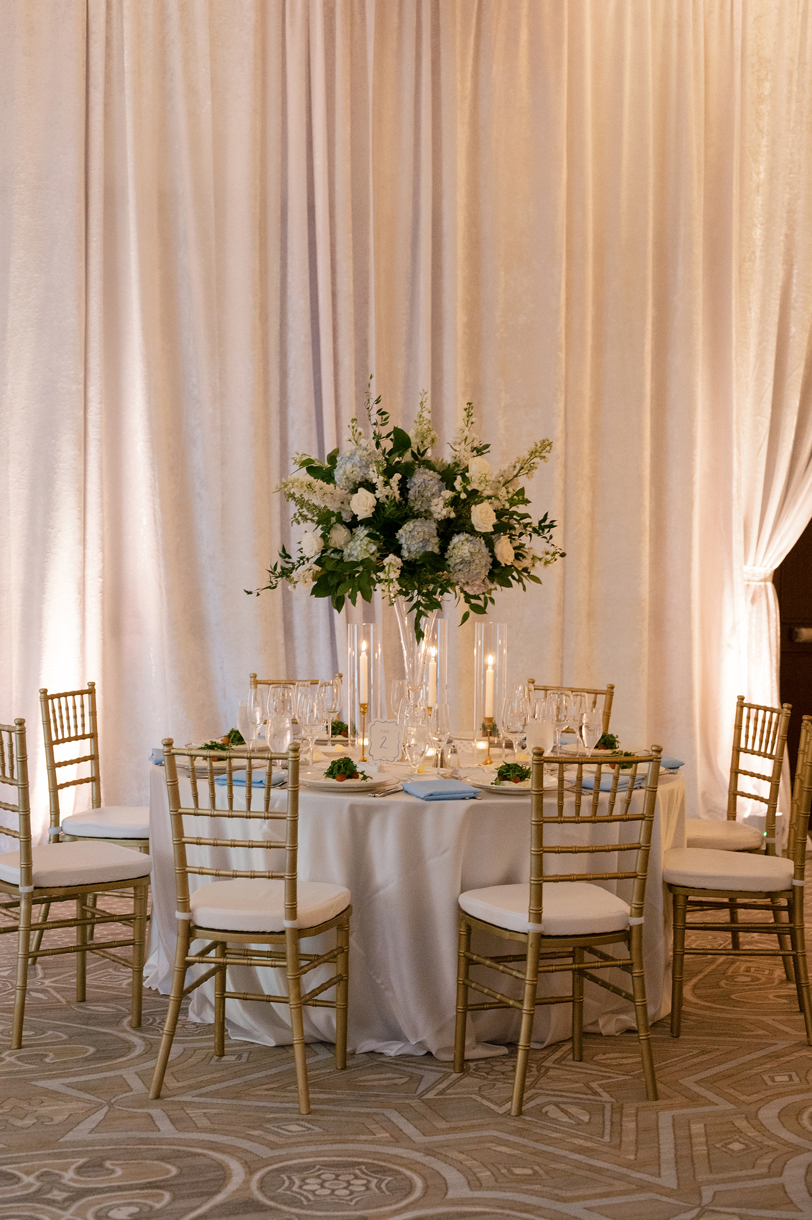 natural and elegant wedding reception tablescape