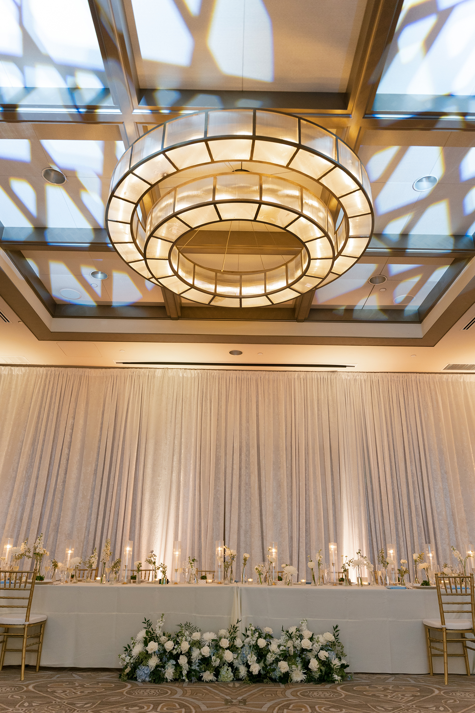 minimalist and elegant wedding reception