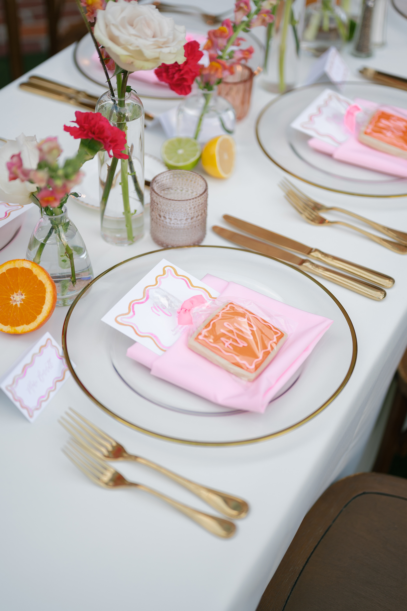 pink and orange table decorations with citrus and floral details