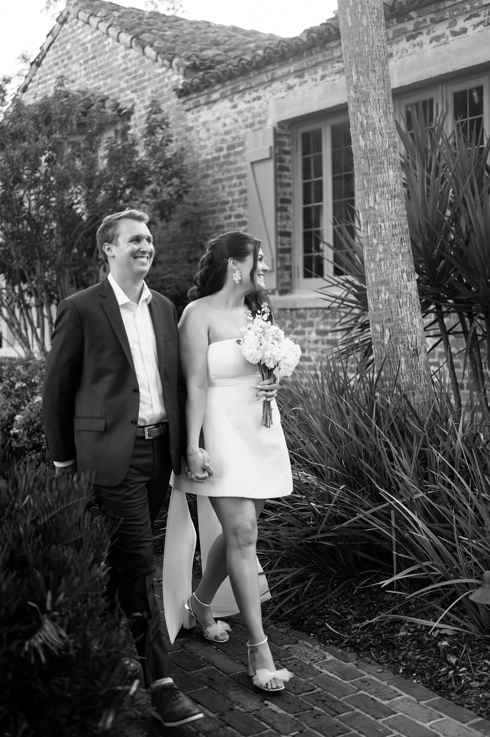 black-and-white picture of bride and groom