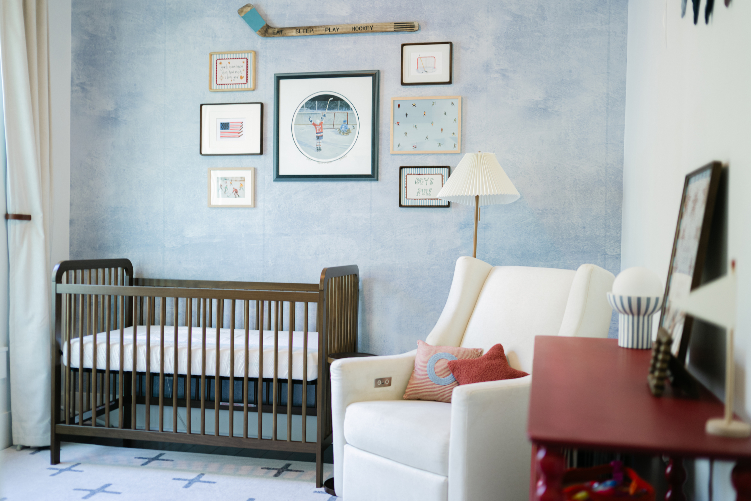 Welcoming a Future Hockey Star in This At-Home Newborn Session